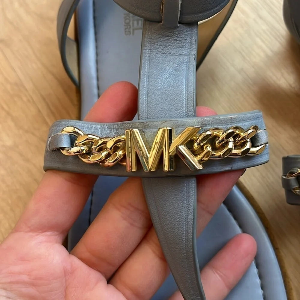 Michael Kors Farrow Thong Sandals Light Blue Size 7M Gladiator Chain Logo